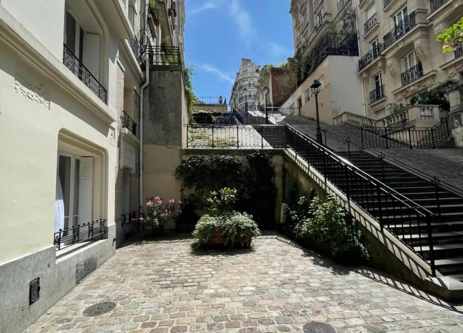 Montmartre Sacre Coeur Apartment Paris France